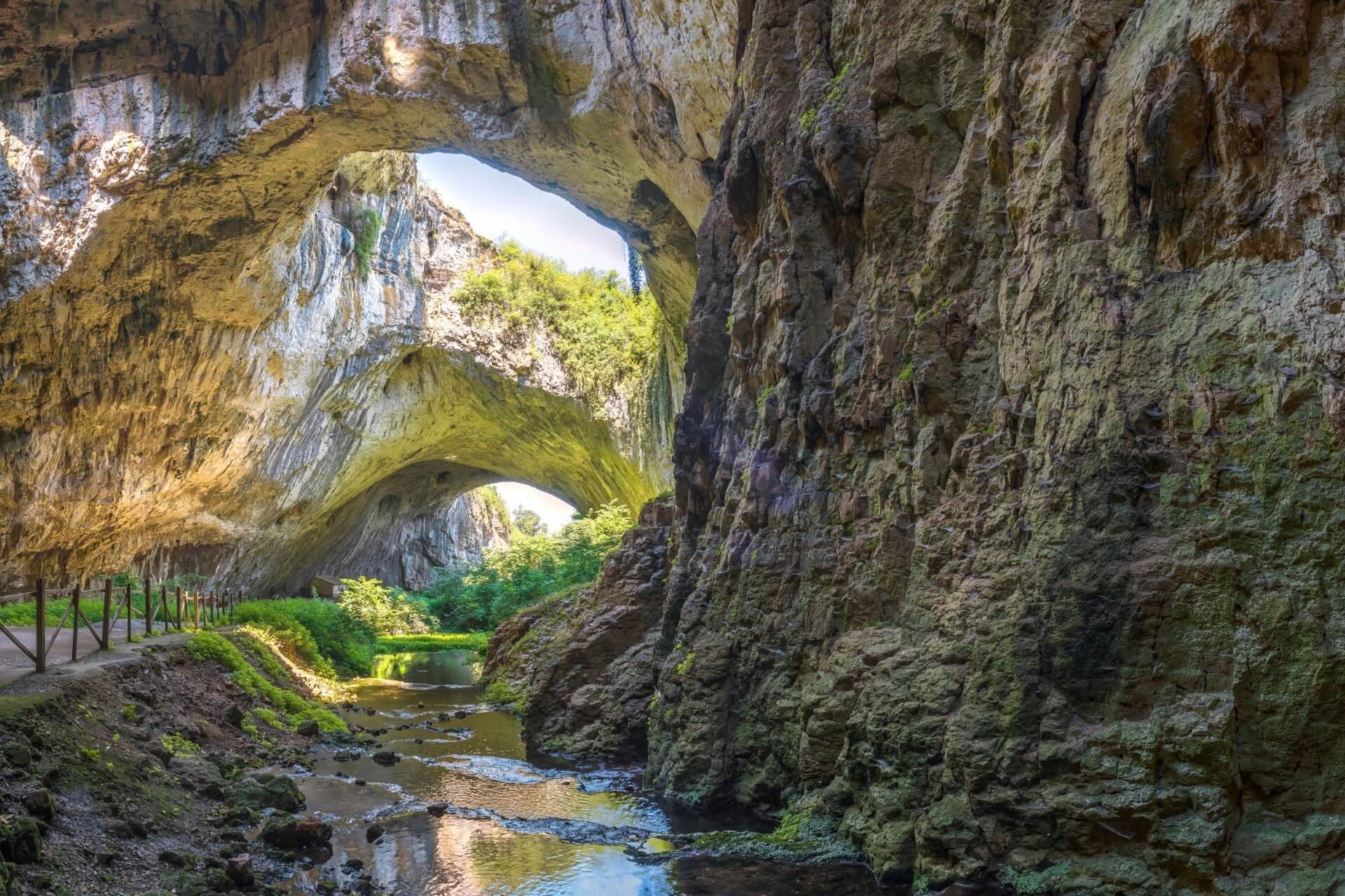Пещера Деветашка, Болгария