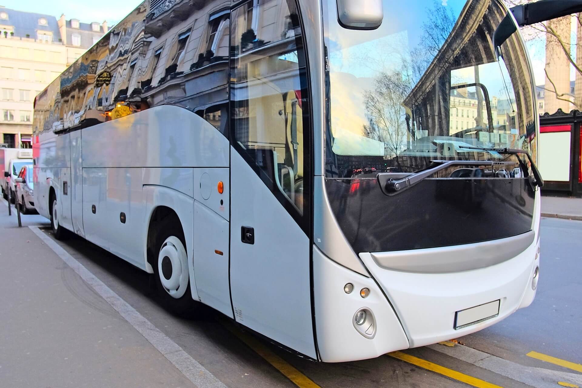 Автобус из Парижа, Франция