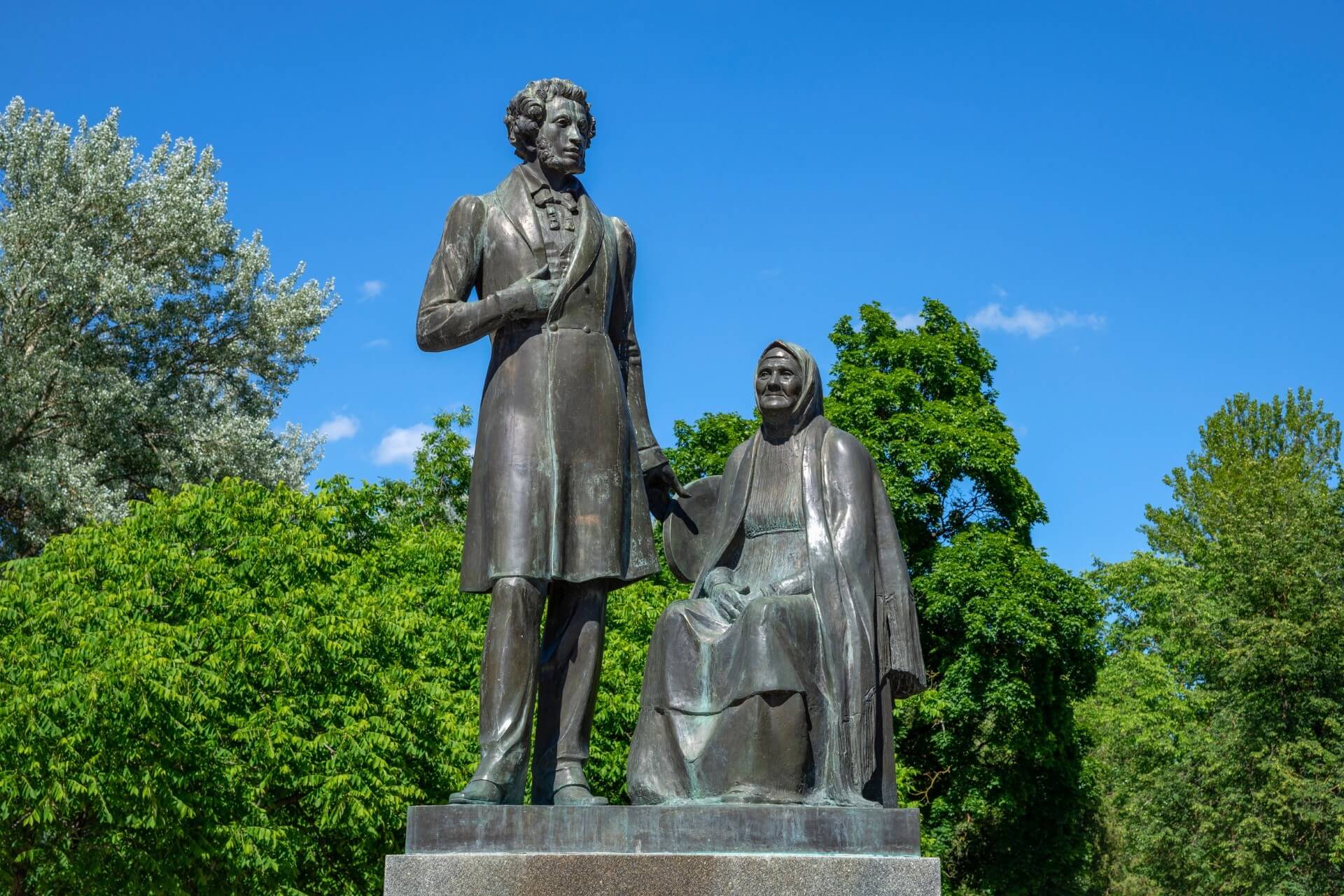 Памятник Пушкину и Арине Родионовне, Псков