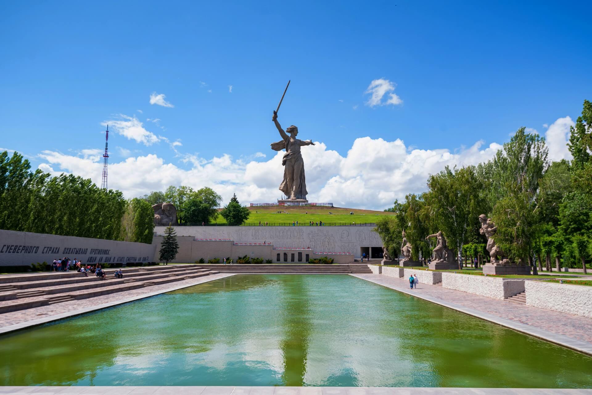 Мамаев Курган и скульптура «Родина-мать зовёт», Россия