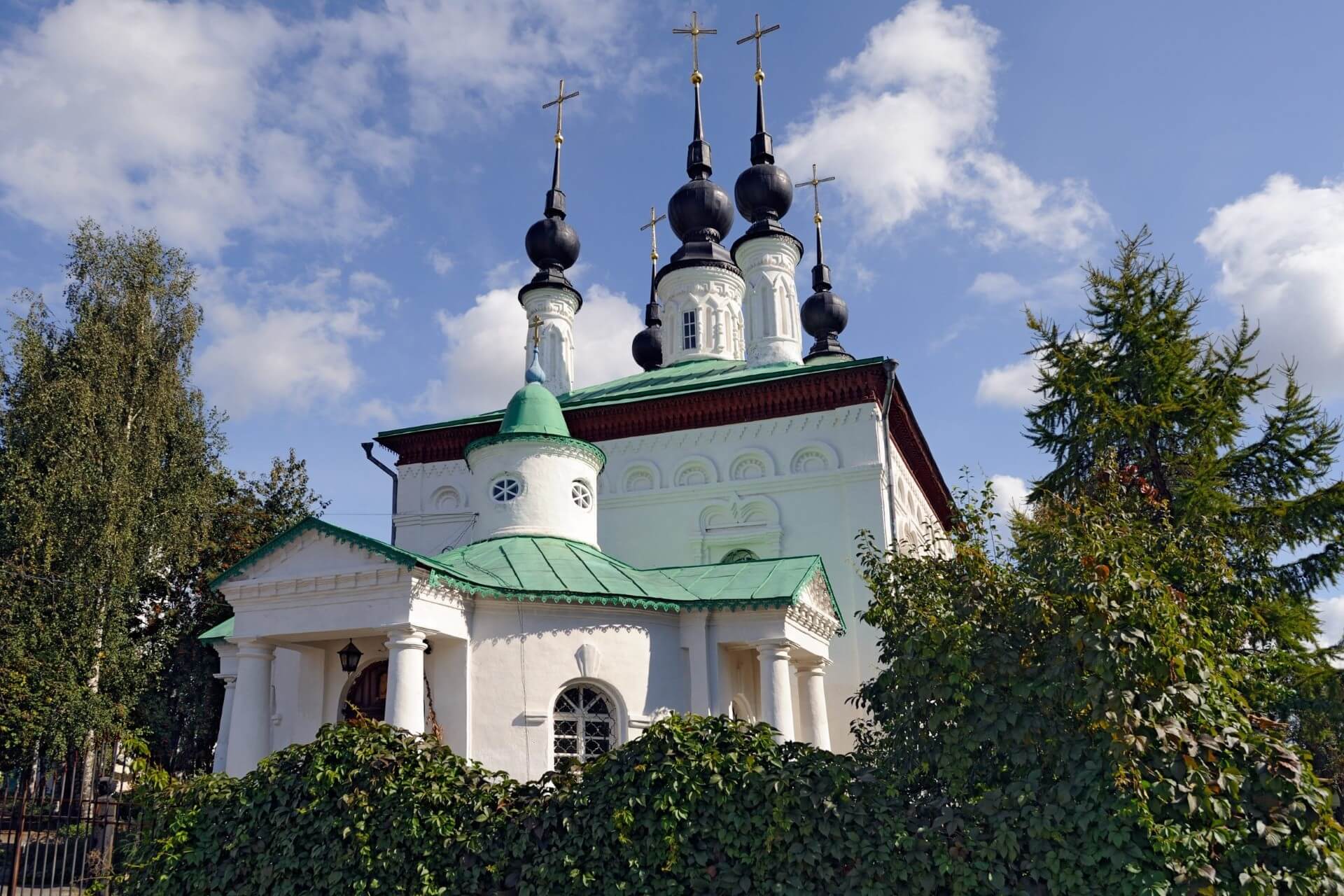 Цареконстантиновская и Скорбященская церкви, Суздаль
