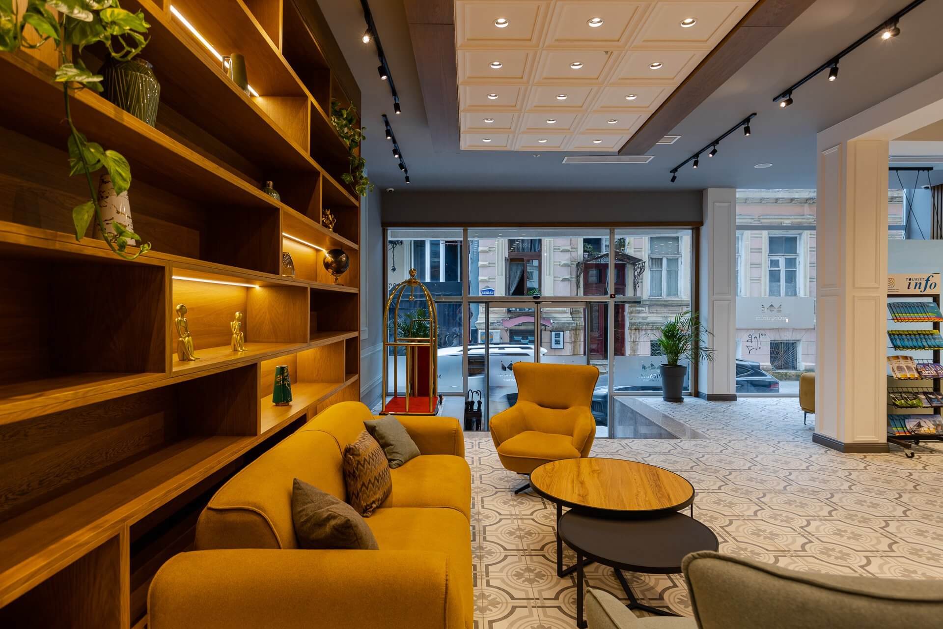 Hotel Monarch 4*, Батуми