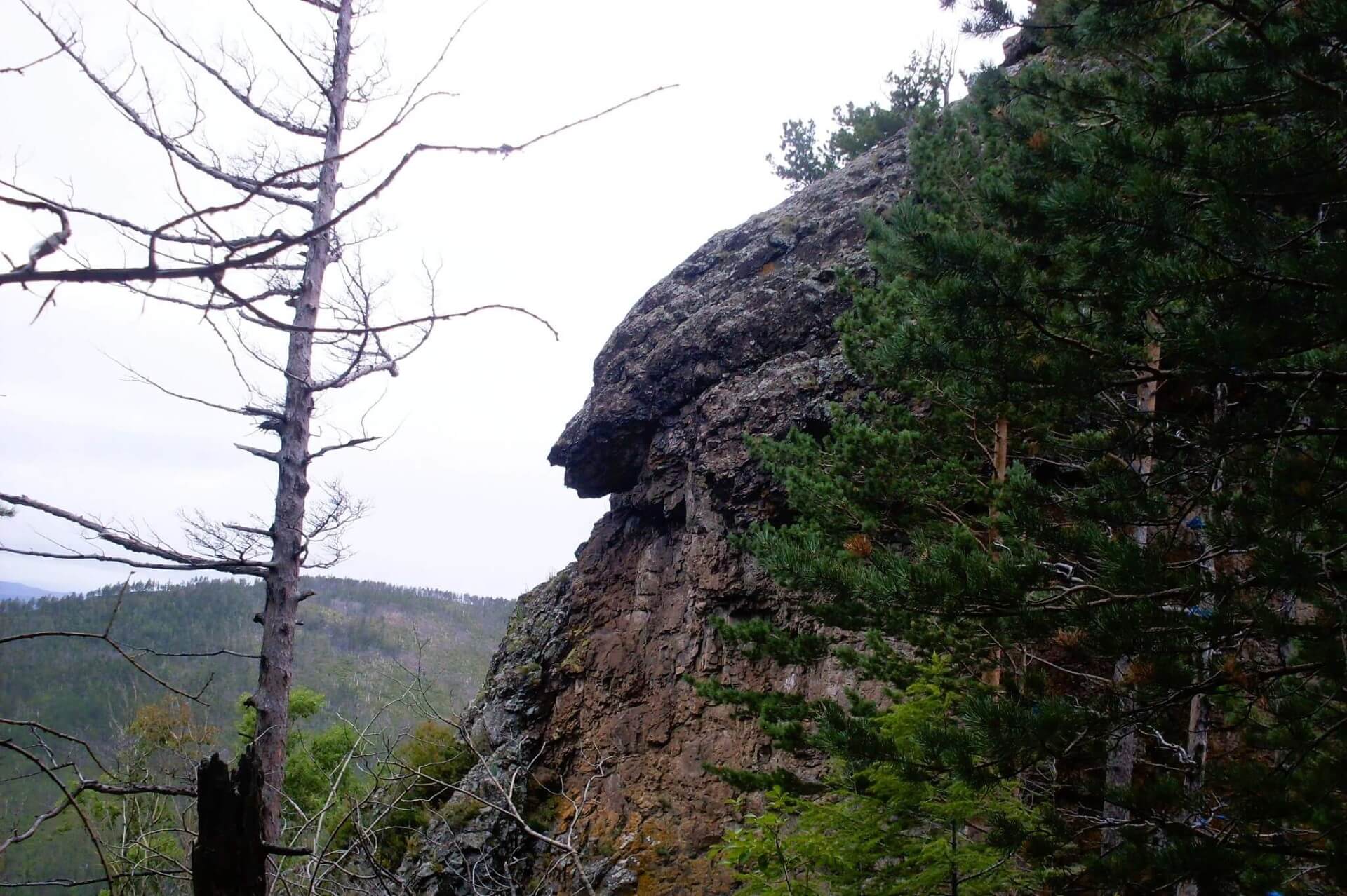 Скала Сэндэма, Алханай