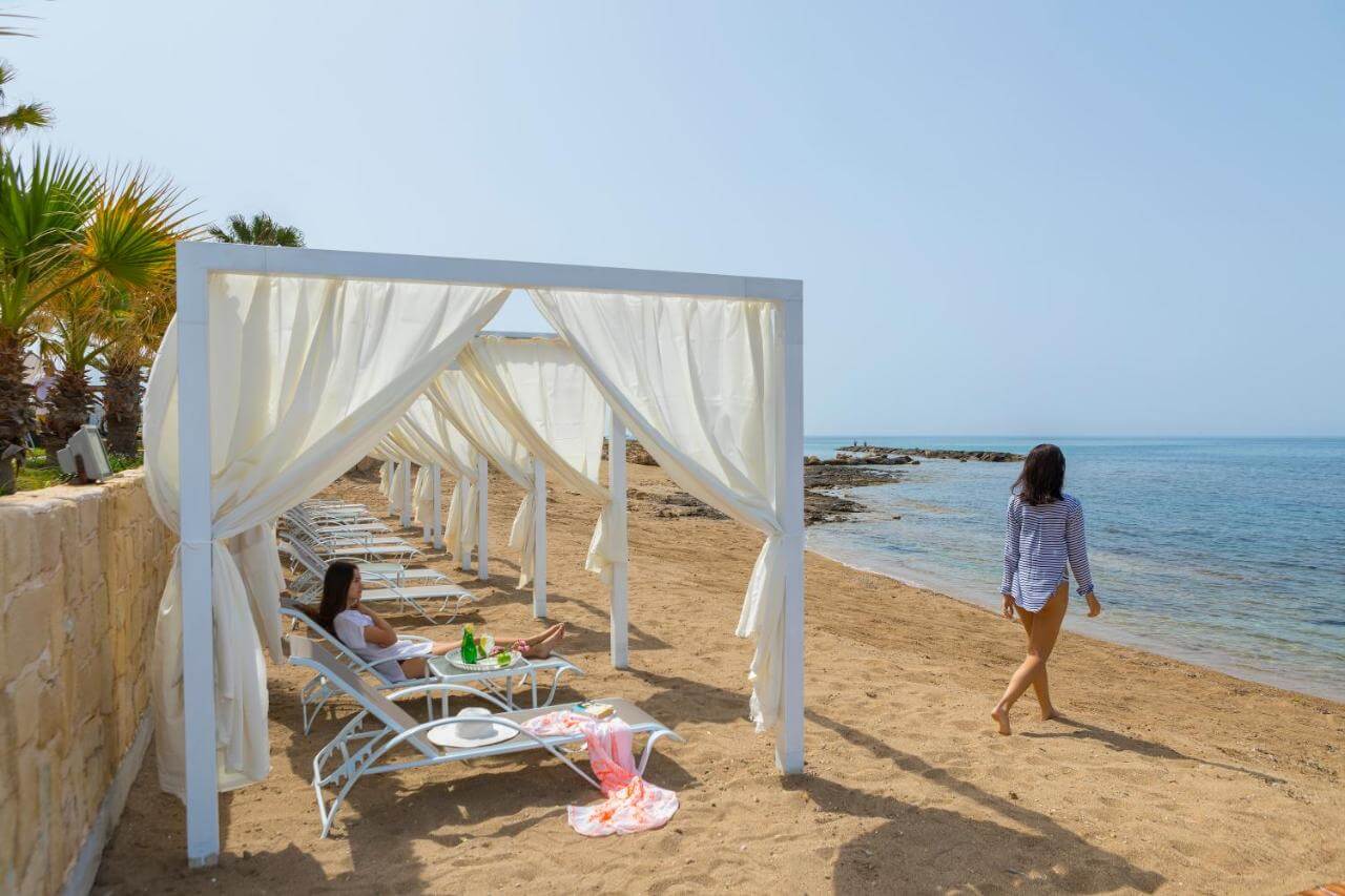Aquamare Beach Hotel & Spa 4*, Пафос