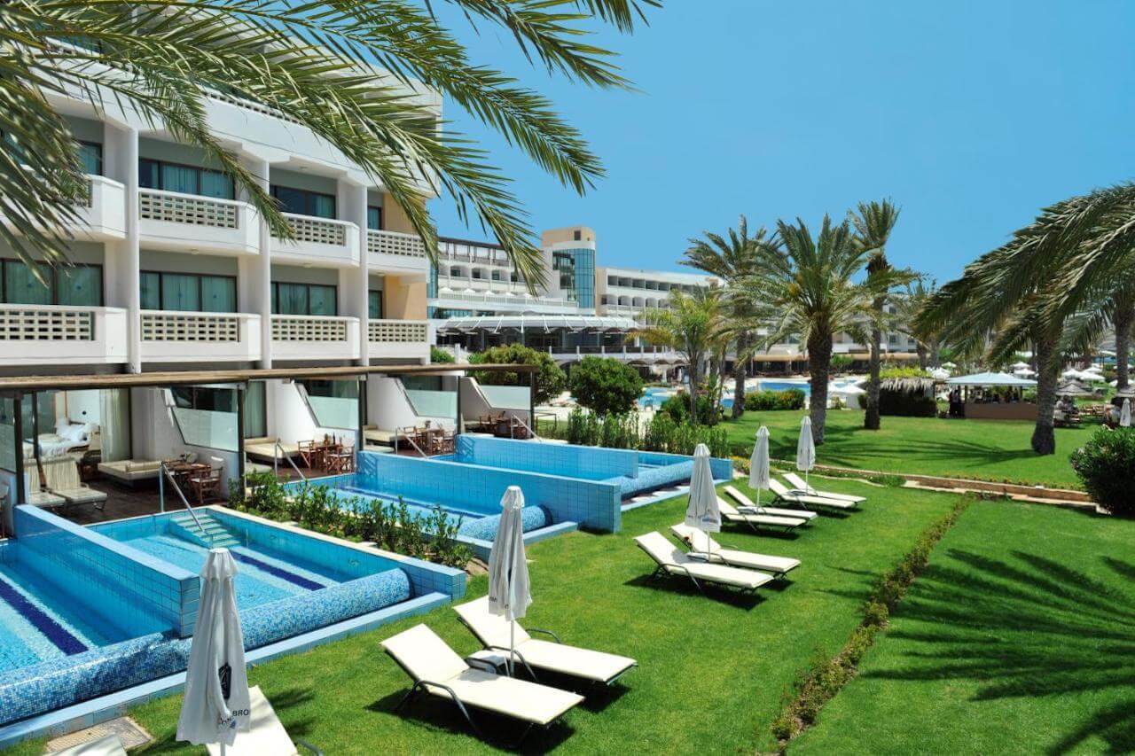 Constantinou Bros Athena Beach Hotel 4*, Пафос