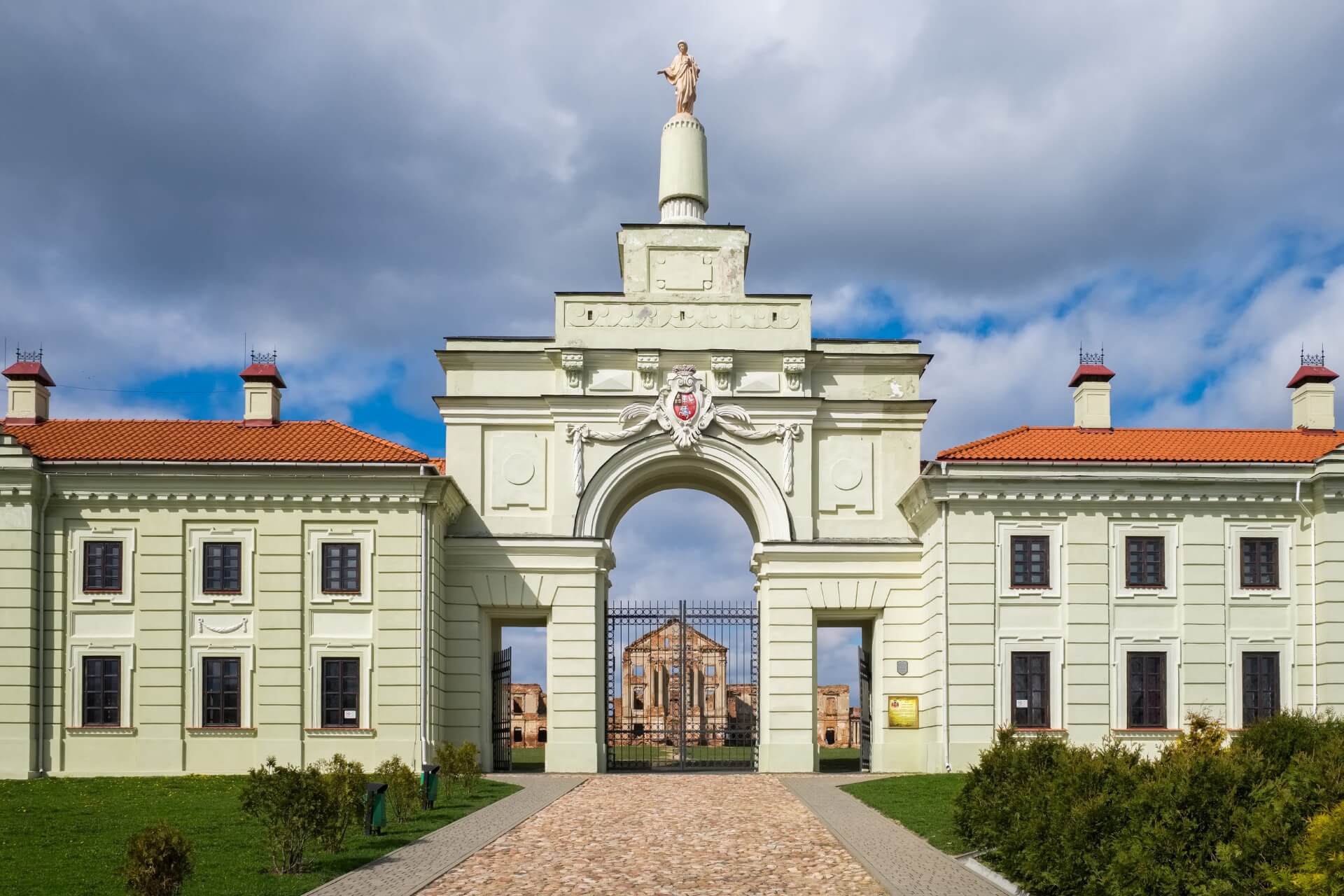 Ружанский дворец, Беларусь