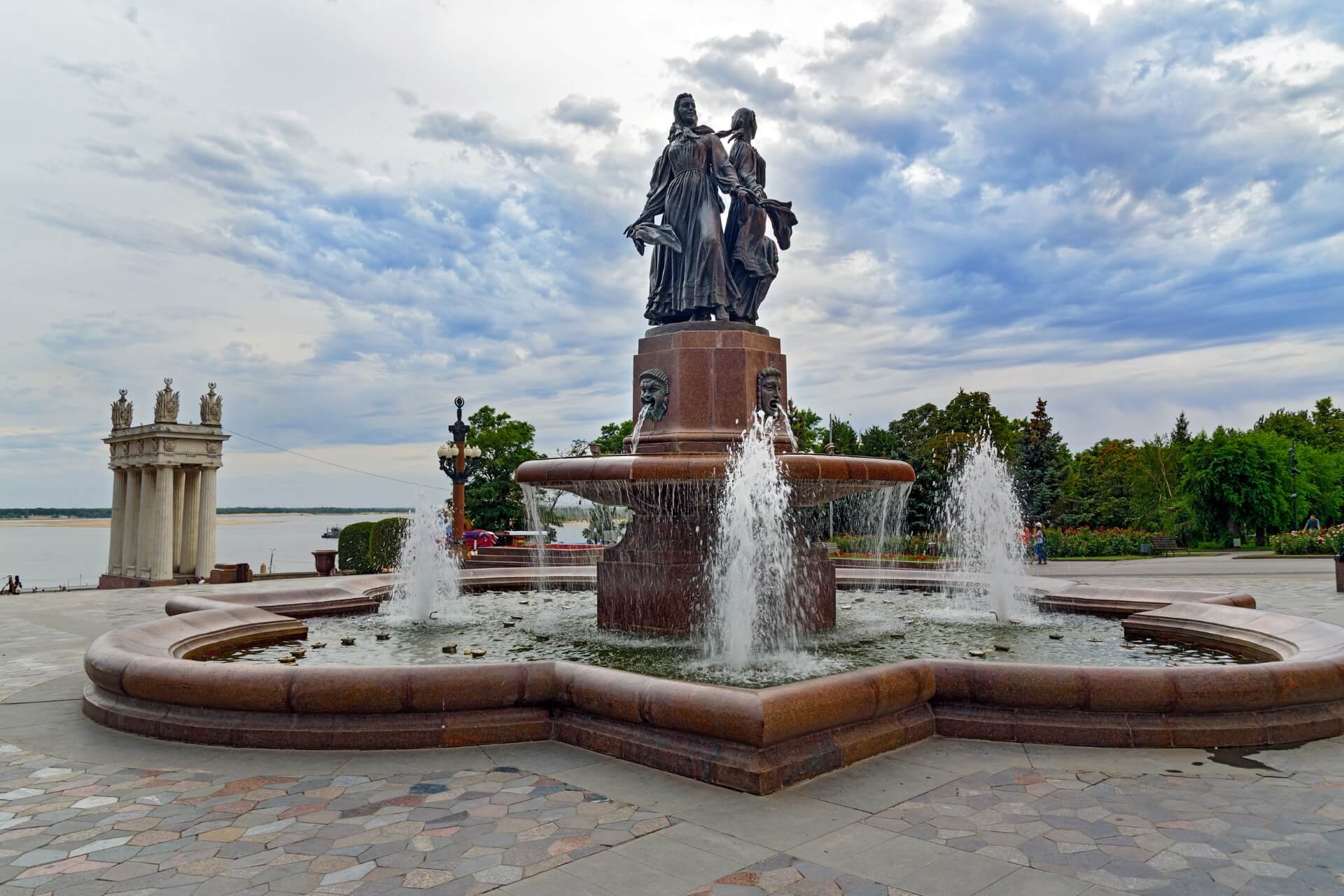 Фонтан «Искусство» («Дружбы народов»), Волгоград