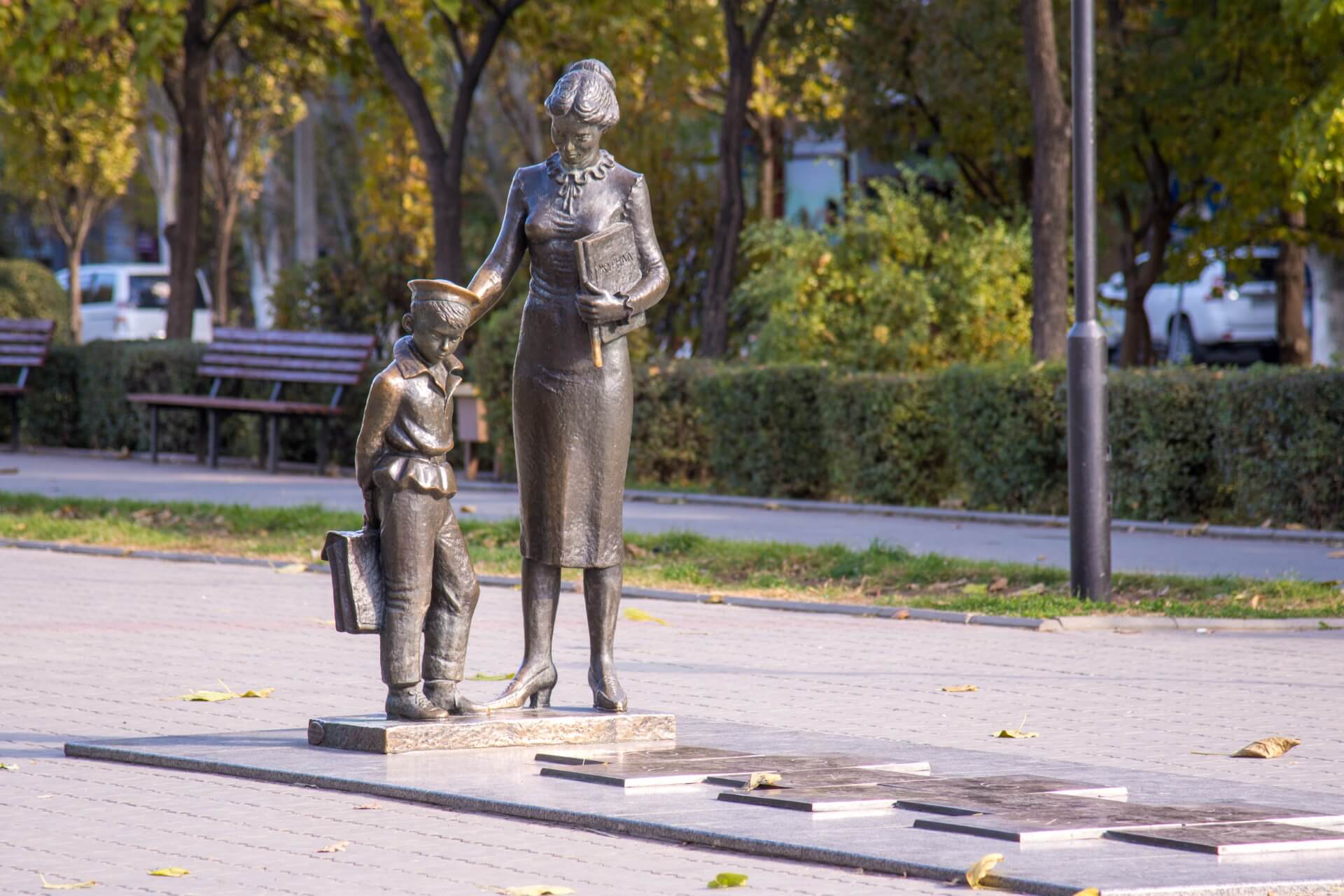 Памятник Первой учительнице, Волгоград