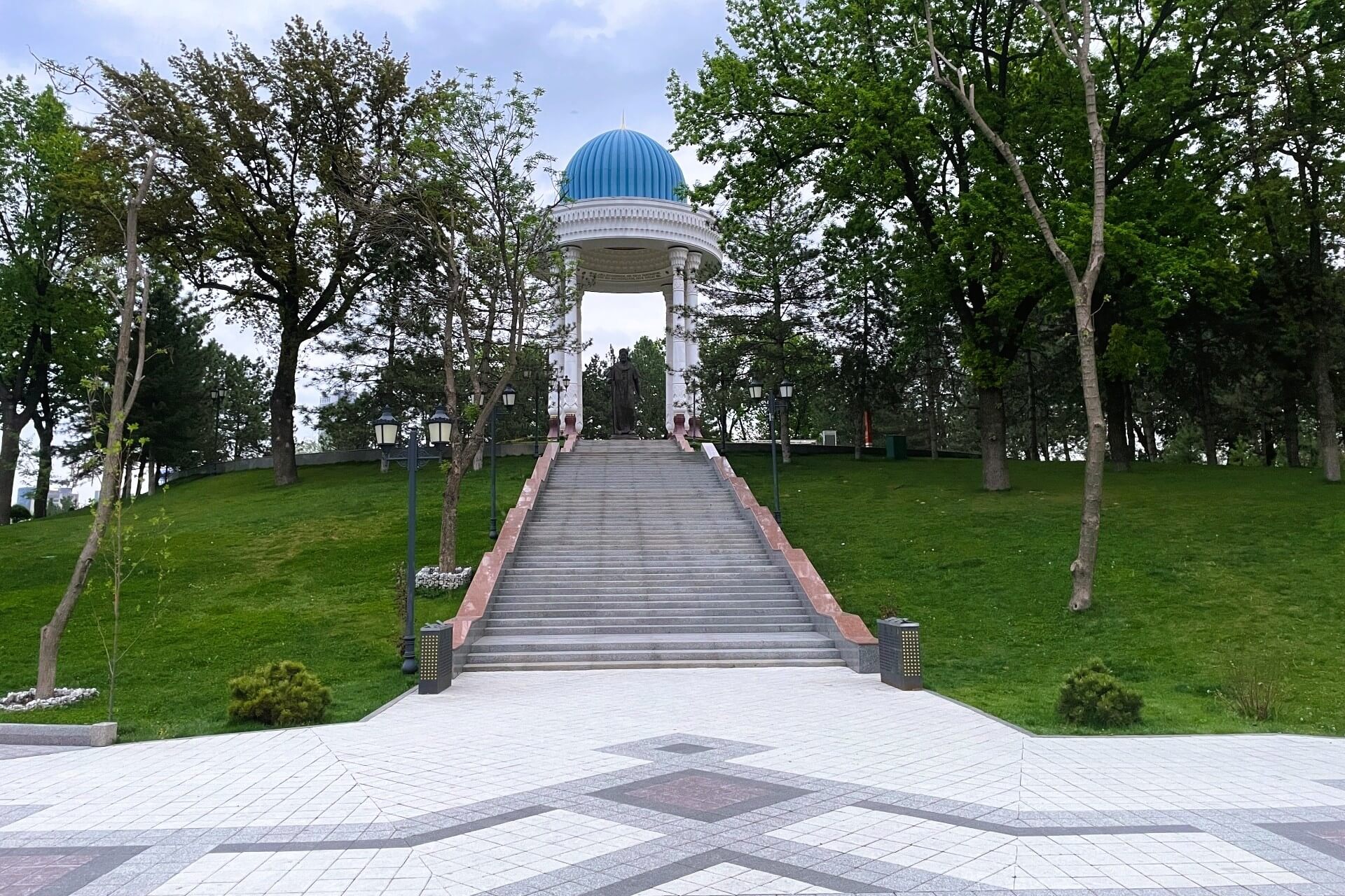 Аллея литераторов, Ташкент