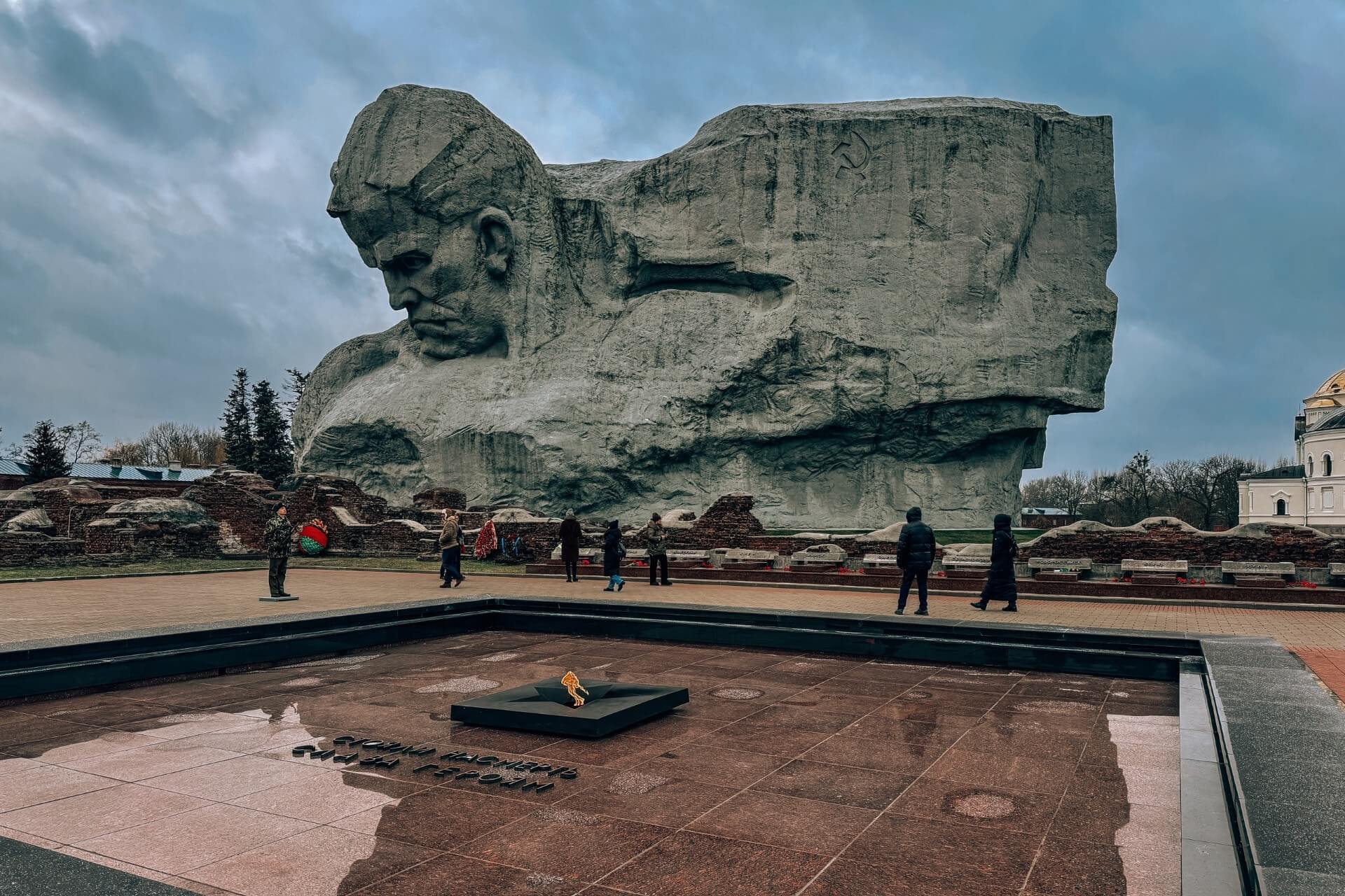 Монумент «Мужество», Брест