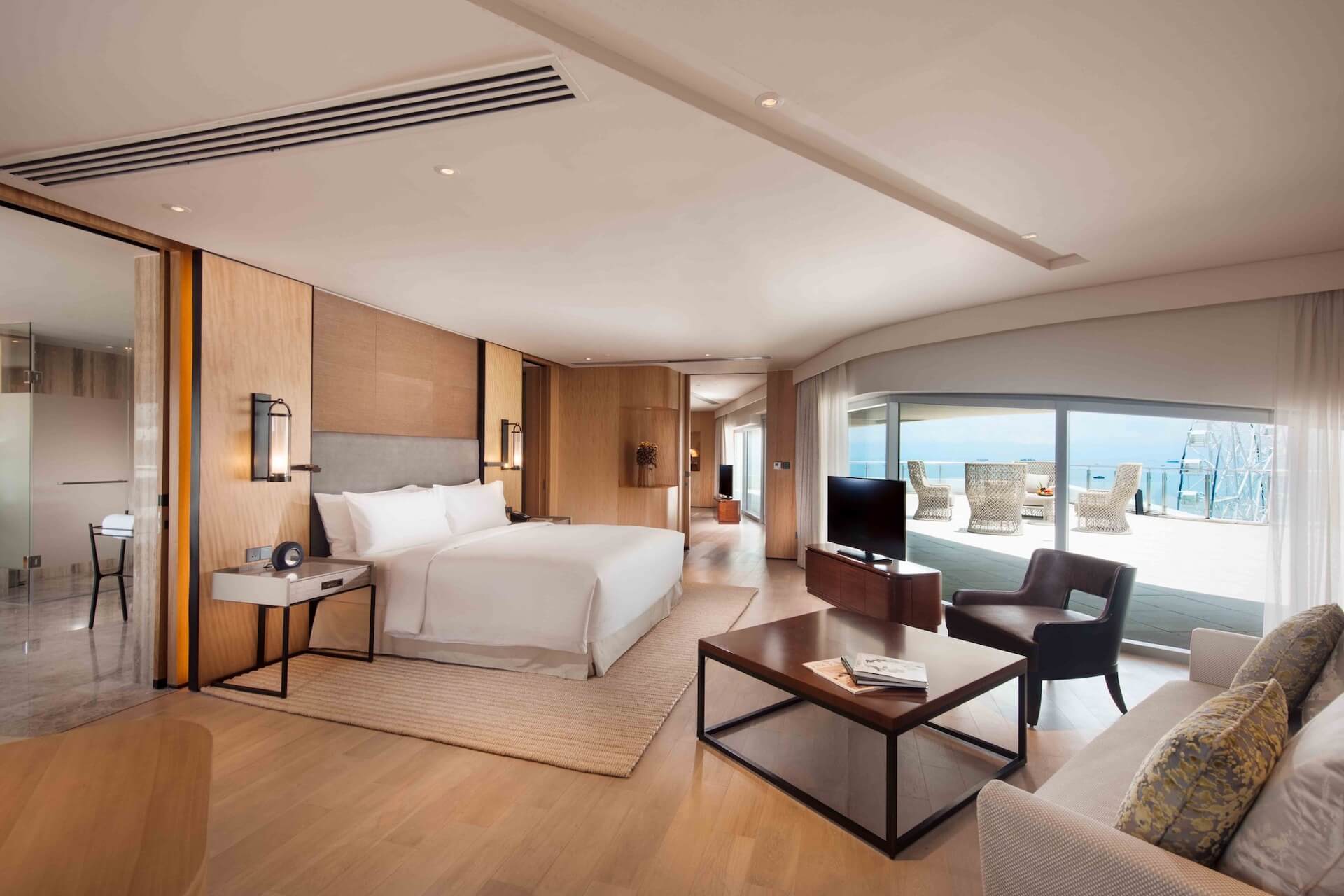 Conrad Manila 5*, Манила