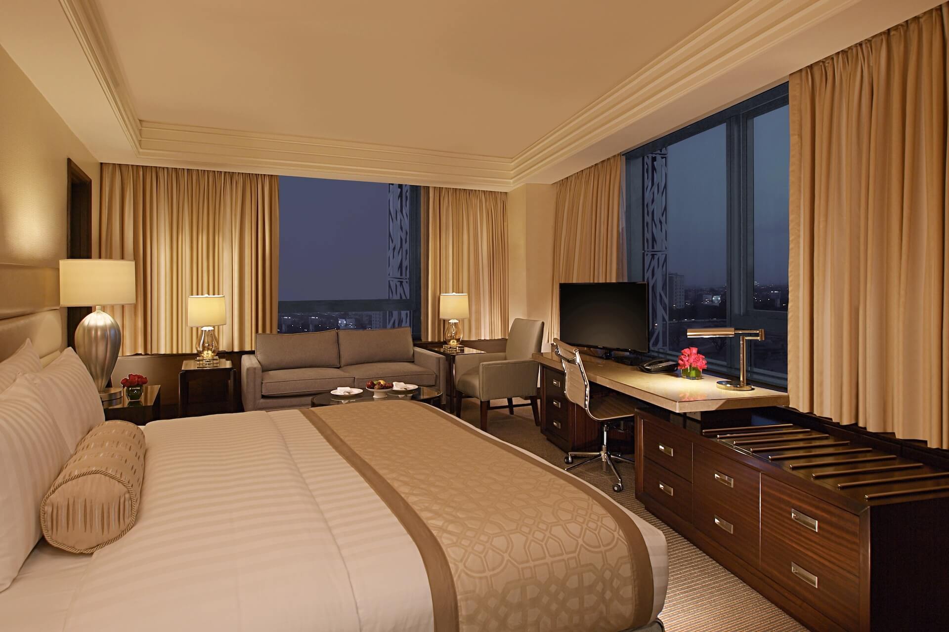 Crimson Hotel Filinvest City, Manila 5*, Манила