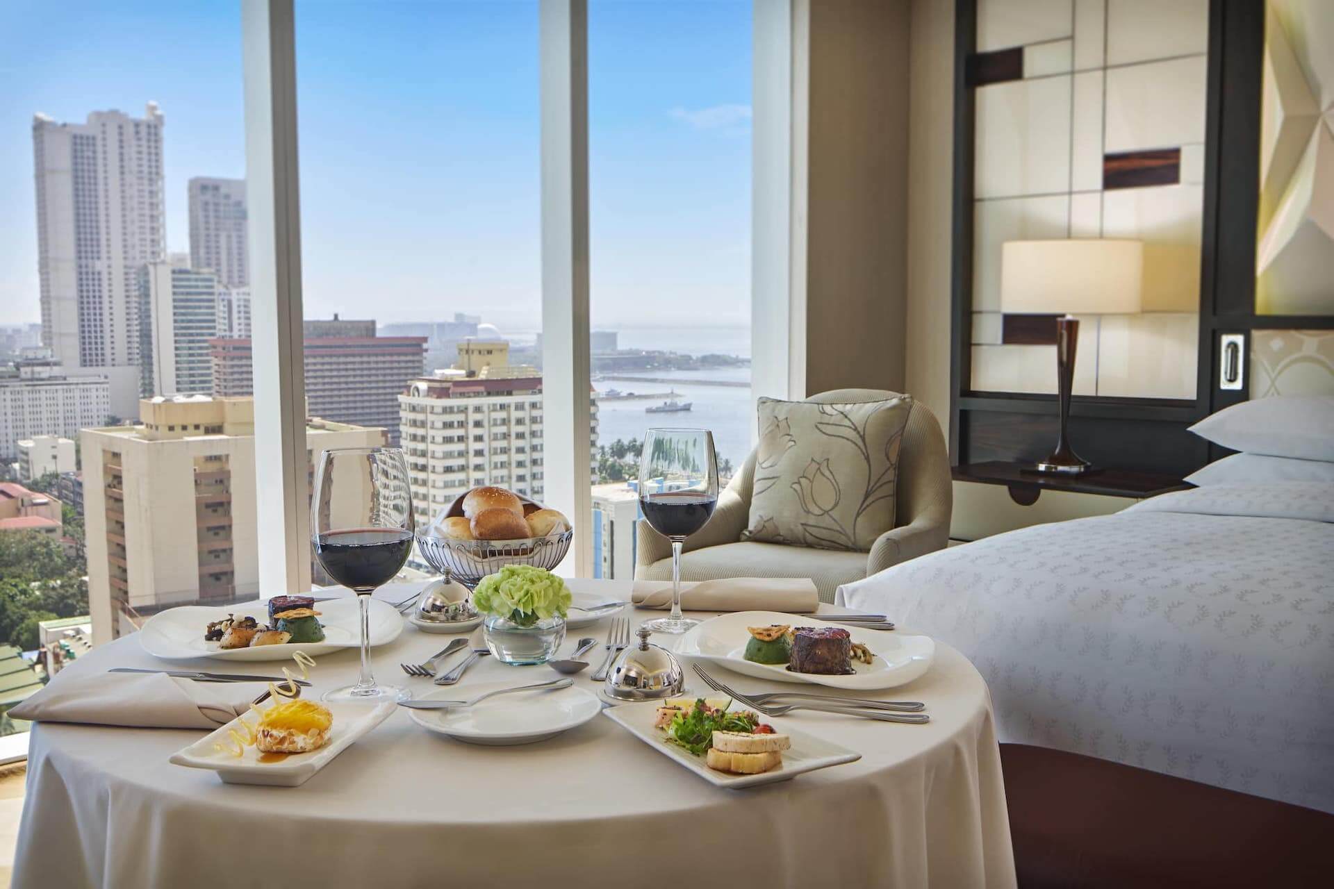 Sheraton Manila Bay 5*, Манила