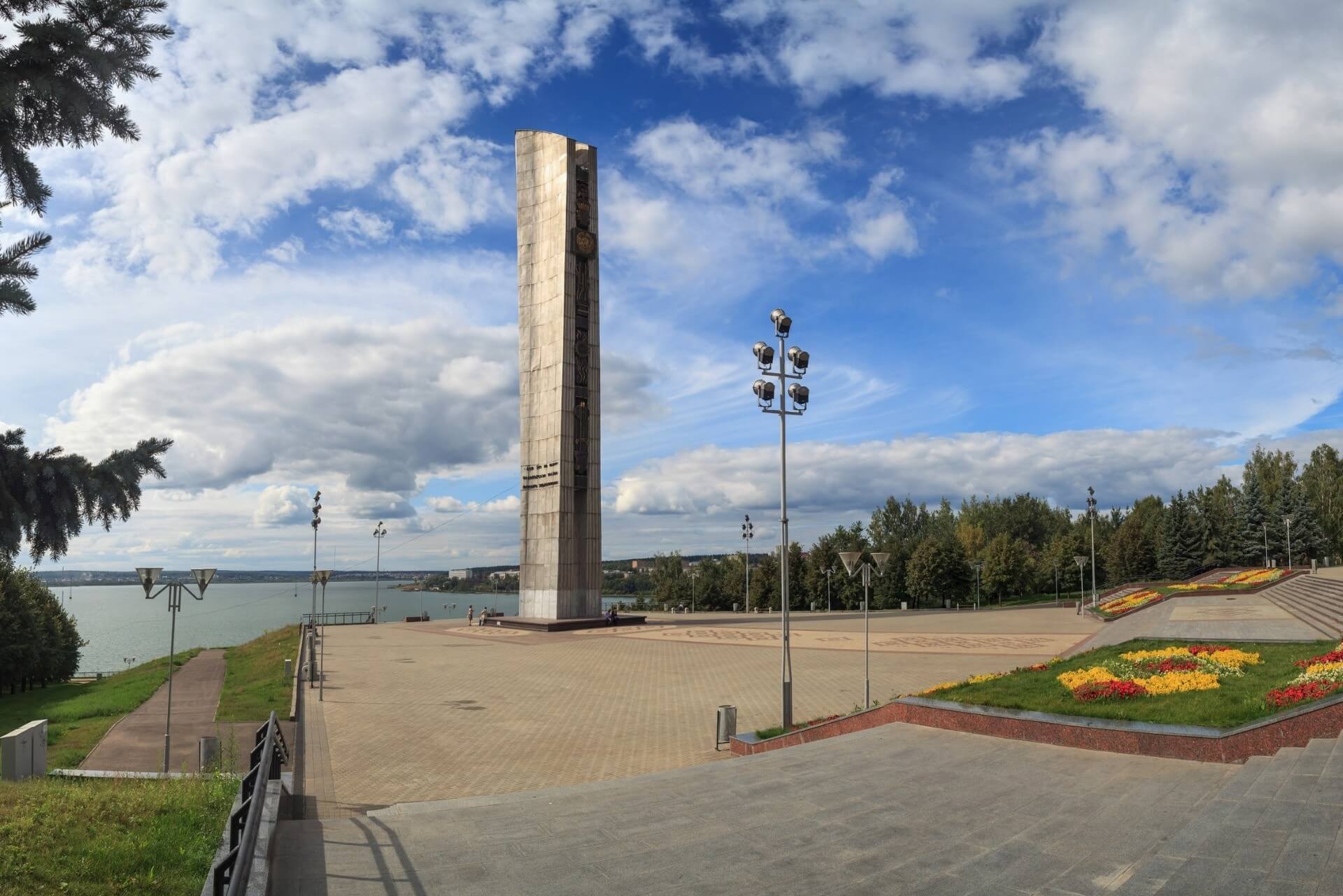 Монумент «Навеки с Россией», Ижевск