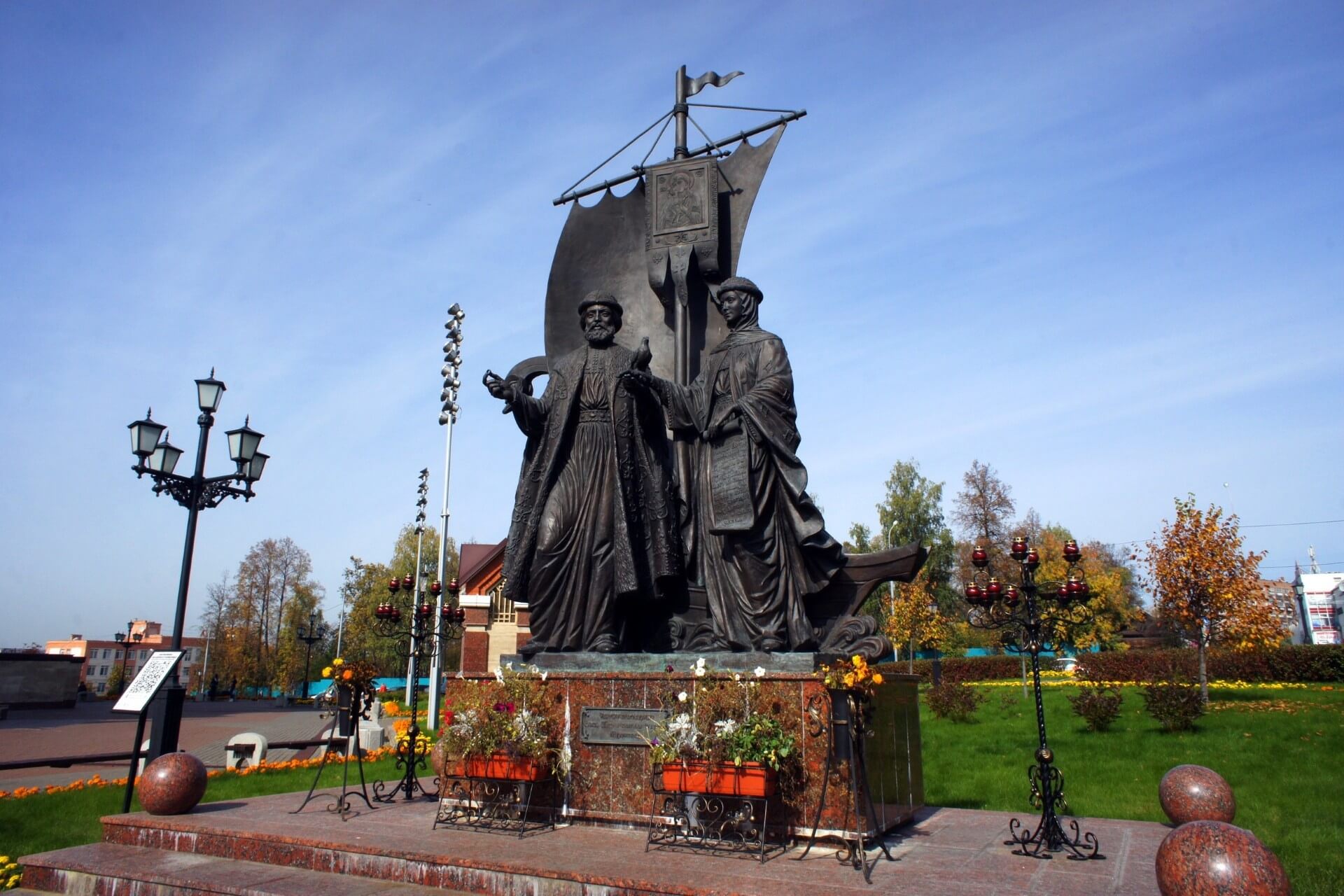 Памятник Петру и Февронии Муромским, Ижевск