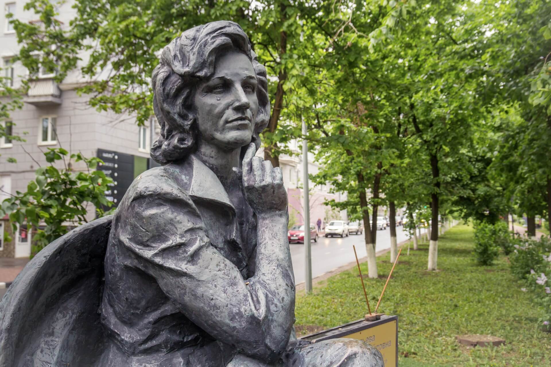 Памятник Валентине Леонтьевой, Ульяновск