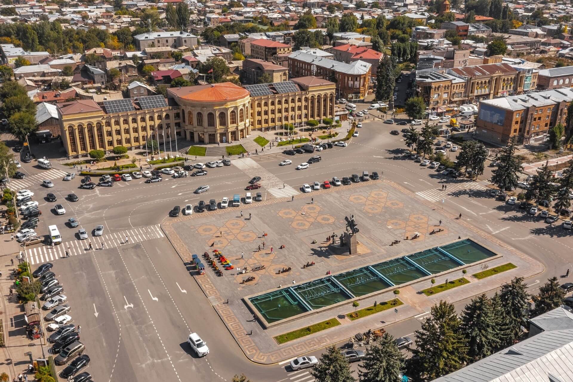 Площадь Вардананц, Гюмри